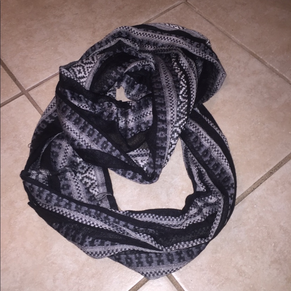 Scarf - Picture 6 of 7